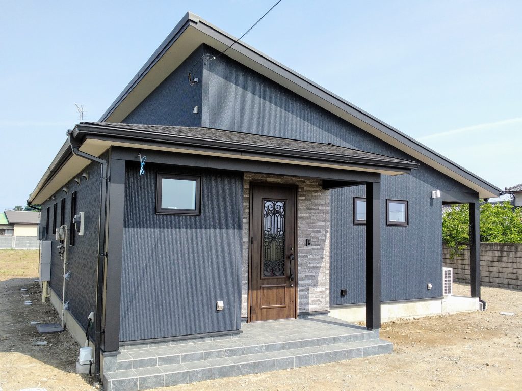 輸入住宅の会社が手掛けるモダンな平屋住宅 写真1